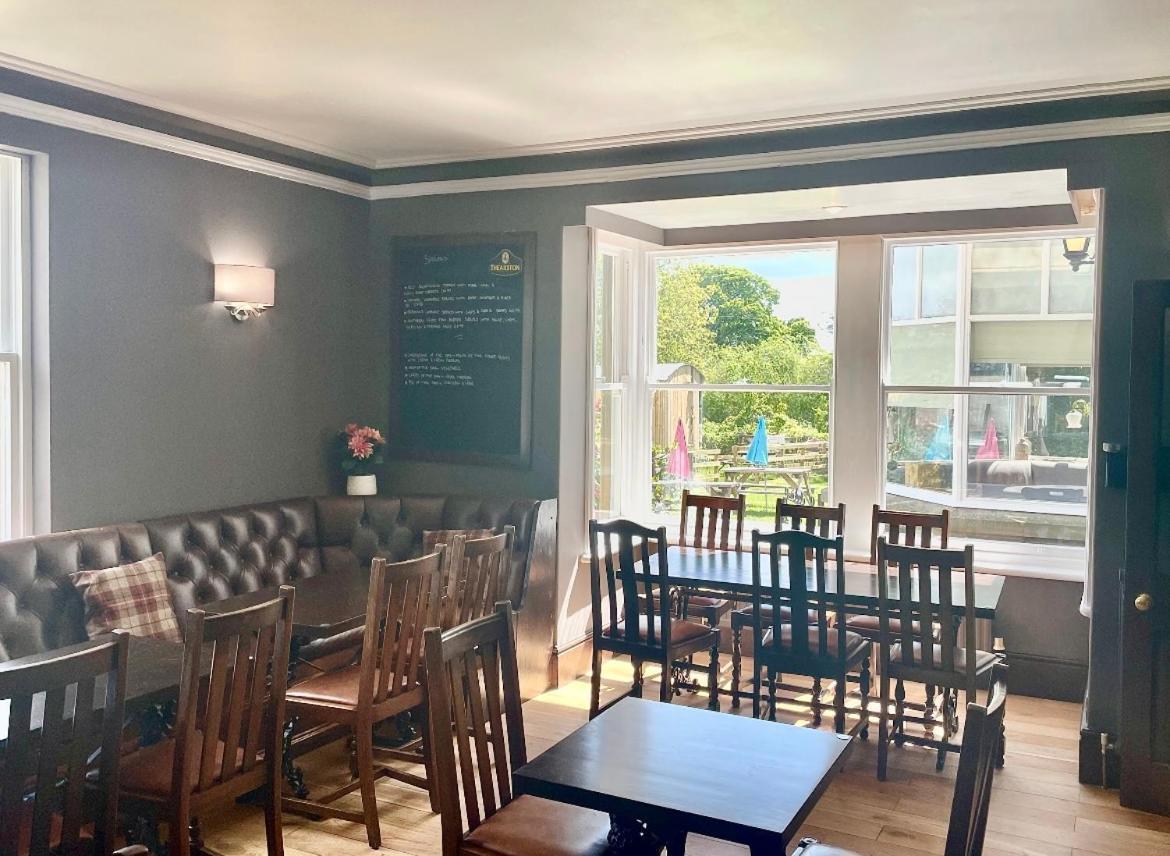 The Fylingdales Inn 로빈후즈베이 외부 사진