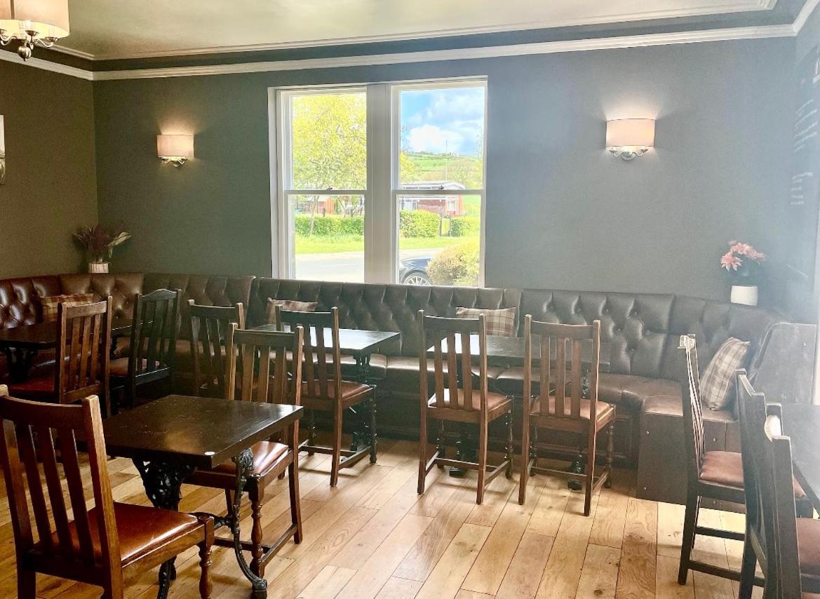 The Fylingdales Inn 로빈후즈베이 외부 사진
