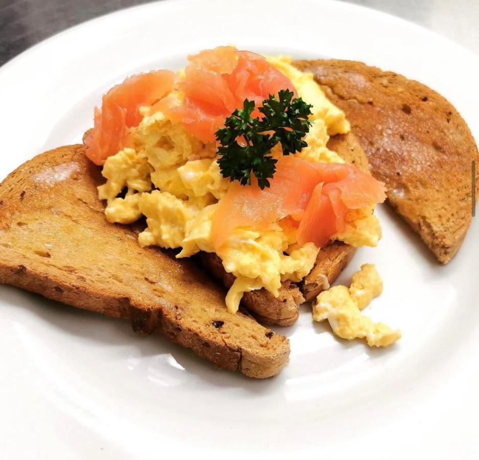 The Fylingdales Inn 로빈후즈베이 외부 사진